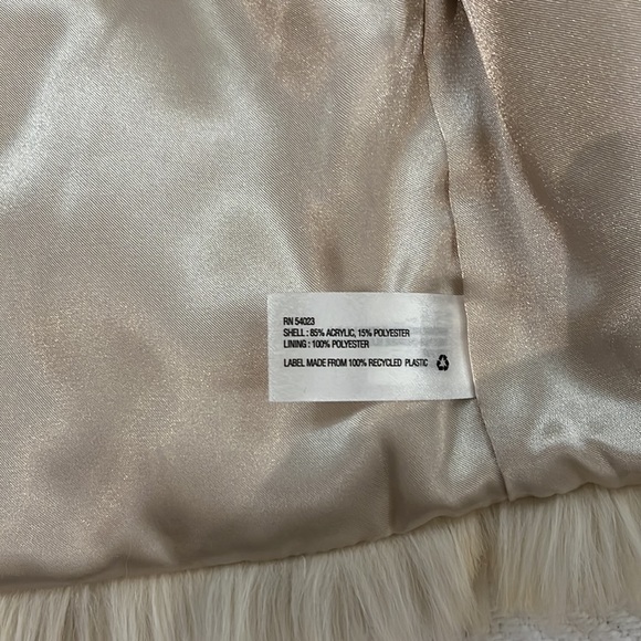 GAP Girls Faux Fur Winter Jacket With Flower Button Size L/XL EUC - Picture 8 of 16